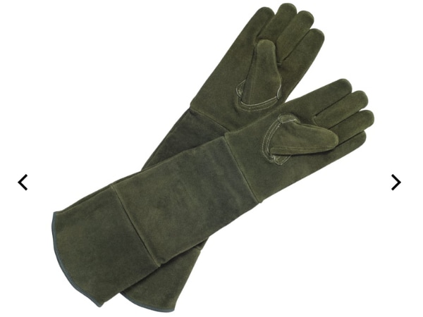 まだ軍手で焚き火してる?買って正解だった焚き火グローブ7選