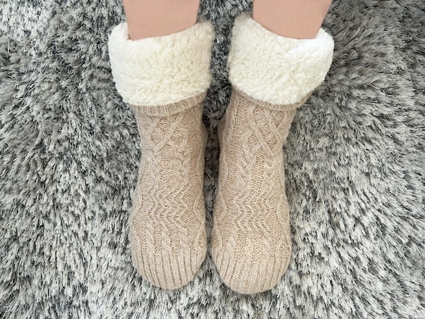 焚き火してるのに寒い…を解決！誰でも簡単にできる冬キャンプの「チェア冷え」対策