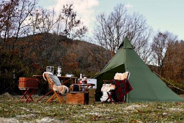 焚き火してるのに寒い…を解決！誰でも簡単にできる冬キャンプの「チェア冷え」対策