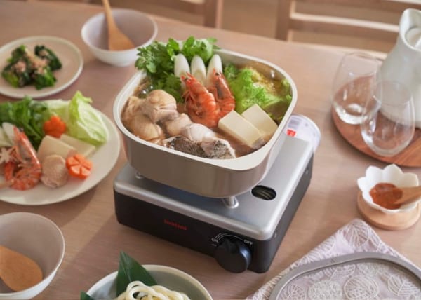 イワタニの新発想が画期的すぎる。コンロにもストーブにもなる「イザまる」とは？