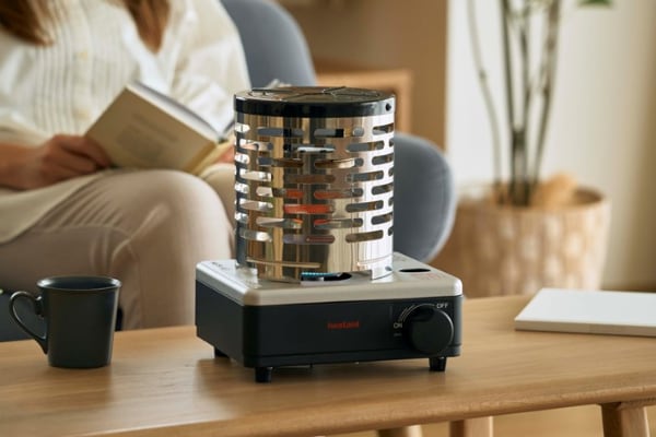 イワタニの新発想が画期的すぎる。コンロにもストーブにもなる「イザまる」とは？