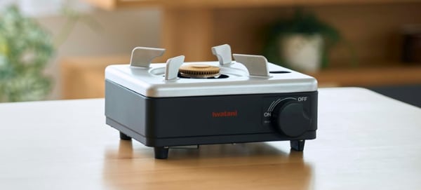 イワタニの新発想が画期的すぎる。コンロにもストーブにもなる「イザまる」とは？