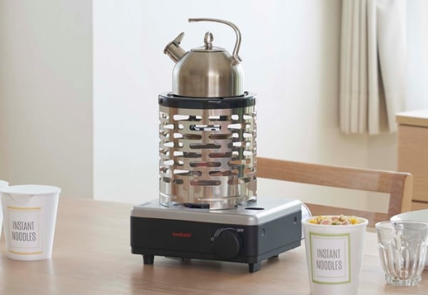 イワタニの新発想が画期的すぎる。コンロにもストーブにもなる「イザまる」とは？