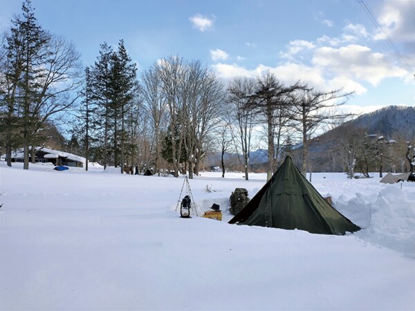 雪中キャンプの魅力と注意点｜初心者が準備すべき装備とは