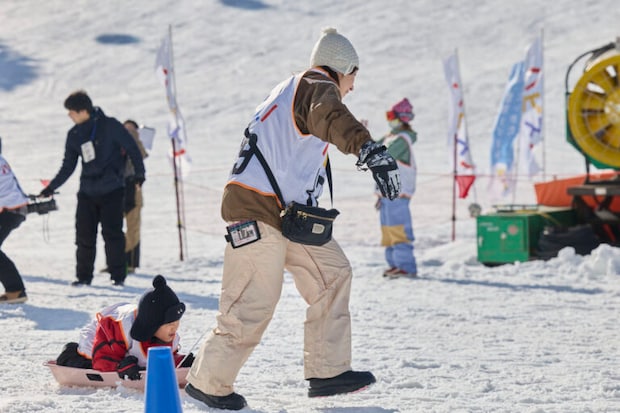 雪育新潟フェス@苗場雪上大運動会そりリレー