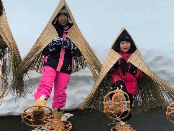 ミオン中里(十日町)雪国の伝統装備体験カンジキ・スッポン・ミノ