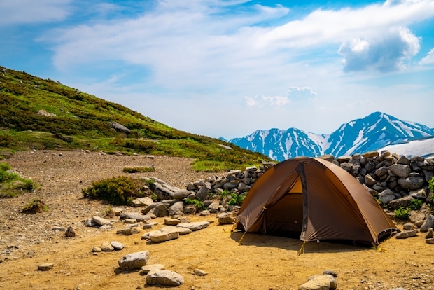 花粉症でも春キャンプは楽しめる!テント内に花粉を入れない工夫と対策
