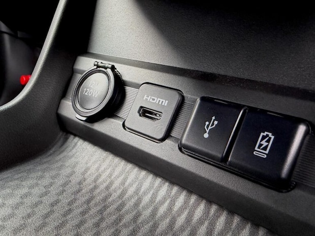 【試乗レビュー①基本編】スズキ eビターラはEVの常識を変える？どんなクルマなのか