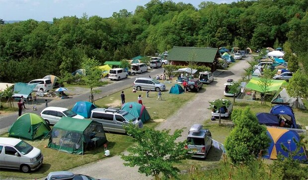 モビレージ東条湖 - 明るく開放感のある場内
