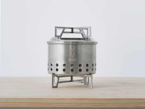 頑張って燃えてる姿が、なんだかかわいい。DODの小さな焚き火台