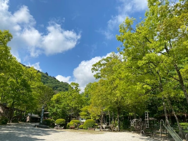 “四季を楽しむ篠沢大滝キャンプ場”キャンプの醍醐味すべてが揃う高原フィールド