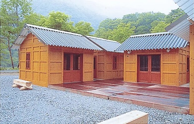 上栗山オートキャンプ場 - 掃除が行き届いた快適なサニタリー棟