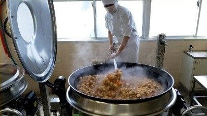 「宗教上の配慮」で給食の“いただきます”を廃止? 福岡市で誤発注により2万食を廃棄? 給食をめぐる炎上案件の真相を調査