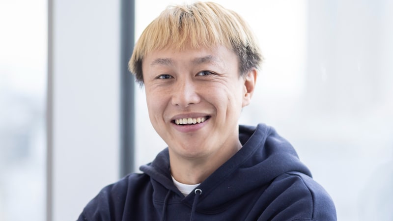 「プライドなんてゼロでいい」お見送り芸人しんいちの“生きるのがラクになる言葉“はなぜ刺さるのか？