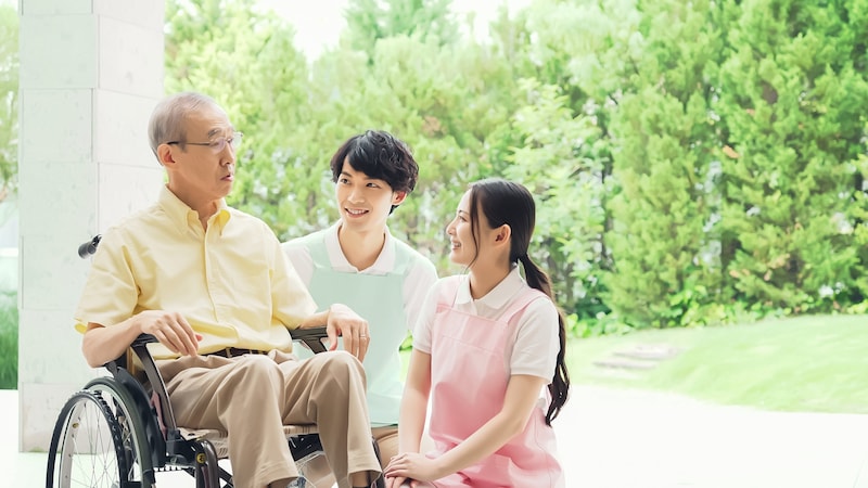 後悔の多くは「バタバタ入居」が原因…良い老人ホームを選ぶために見学時にするべきたった一つの「質問」と施設で「借りるべきもの」