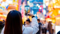 「バイト先で勝手にスマホを充電したらヤバい？」「写真を撮る時に他の人が写りこんだら盗撮なの？」スマホにまつわる犯罪に要注意！〈弁護士が解説〉