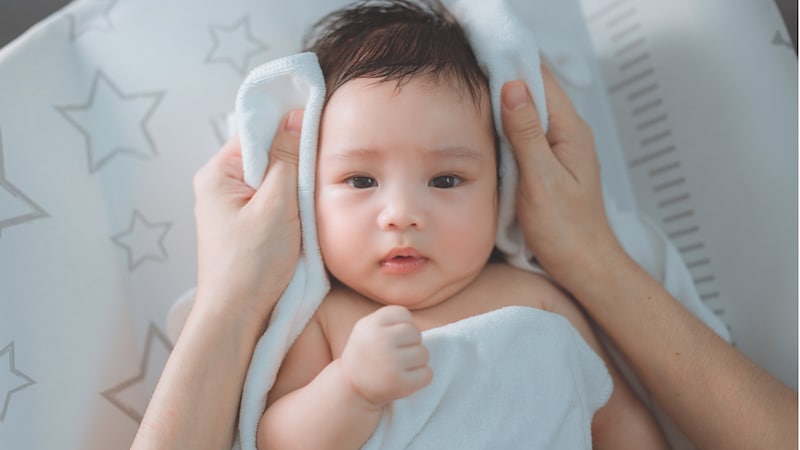 「子どもを作るなんて無理、NISAで精一杯」高齢者優遇の影で加速する現役世代の困窮と少子化…出生数は過去最少に