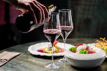 富裕層はなぜ「ゲストハウス」と「ワイン」を所有するのか…彼らがおもてなしを大事にする理由とは