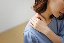 日本人のほとんどがカチカチ…肩こり、頭痛はもちろん、肩甲骨まわりをユルめるだけで改善する７つのやっかいな症状