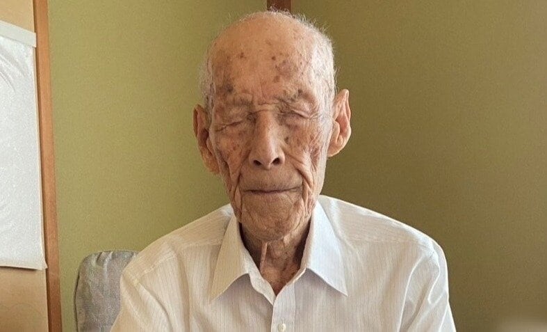 〈日本最高齢男性111歳〉朝昼晩３食と２度のおやつが日課…長生きの秘訣はストレスをためないこと「くよくよしても始まらんで、すぐ忘れることだ」