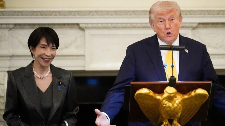 〈1日2箱ヘビースモーカー高市〉喫煙所化した首相執務室に自由に出入りできる数少ない人間とは? 「周囲に頼れる人物がいない」知恵袋不在、高市政権の実態