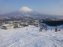 ニセコのリゾート物件はまだまだ安い？ 世界の高級スキーリゾートと比べれば「3分の1」の価格に海外富裕層が群がる現実