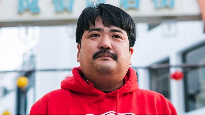「じゃがりこは太陽！」と溺愛する鈴木もぐらが、相方・水川と衝突し、ラジオの人気コーナー誕生のきっかけとなった「遅刻の新幹線」と「じゃがりこ」