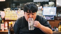 「麻雀中に食う飯は最高にうまい」空気階段・鈴木もぐらにとって「雀荘飯」が至高である理由と飯がうまい雀荘の見分け方