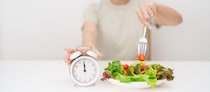ファスティングダイエットはアルツハイマー病リスクを高める⁉︎　オックスフォード大の元医学研究者が説く“脳を守る“シンプルな食べ方