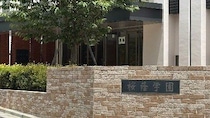 〈桜蔭VSタワマン騒動〉「マニアがくる…教室をのぞかれる」OGたちが危惧する今後“無防備すぎる女子校ライフ”と“中受戦争”…近隣は過去の因縁から「自業自得」の声も