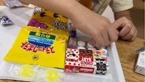 「シール帳には興味ない息子が大興奮」SNSで話題の「お菓子帳」とは？　大人まで巻き込むブームの正体…「賞味期限は大丈夫？」シール帳界隈が思うこと