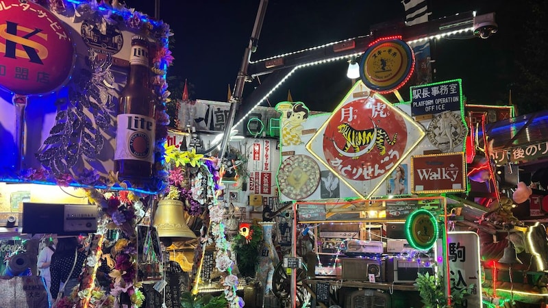 「電気代は月15万円」板橋区の交差点にある“謎のド派手スポット”「熊野町レトロ」が撤収へ　86歳オーナーが明かす「始めた理由」と「終わらせる事情」