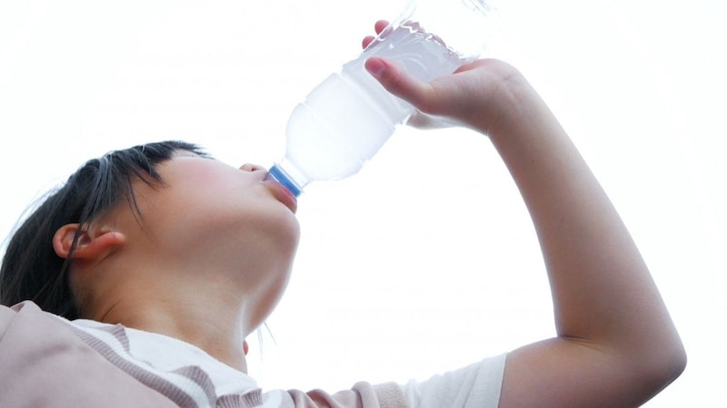 「ジュースの飲み過ぎで心停止」も…暑い日に増える“ペットボトル症候群”の怖すぎる落とし穴