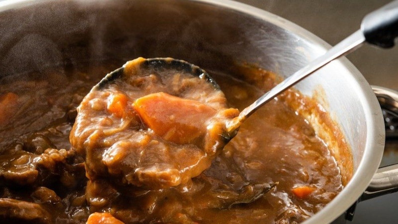 老舗の“継ぎ足しカレー”は安全なのか「味を作るために必要な工程…火を入れているから大丈夫」に専門家が反論、煮込み料理に潜む食中毒リスク「原因に気づきにくい」