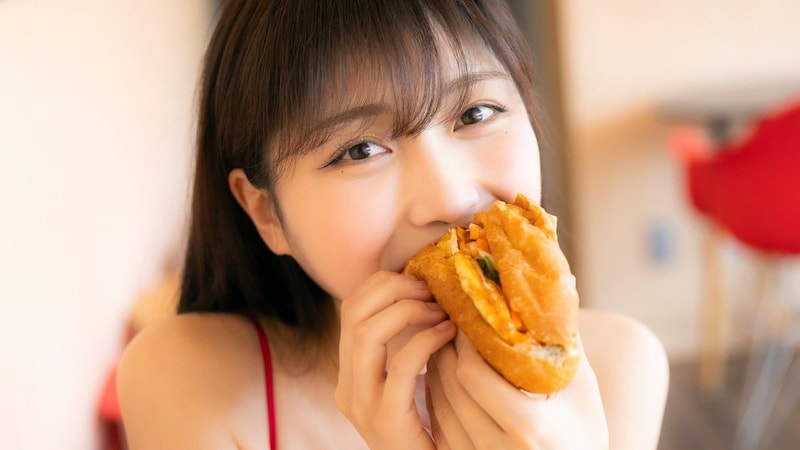 「胃もたれって何?」1日7.5キロを完食する令和の大食いタレント・りっかちゃんがSNSで届ける食べる喜び