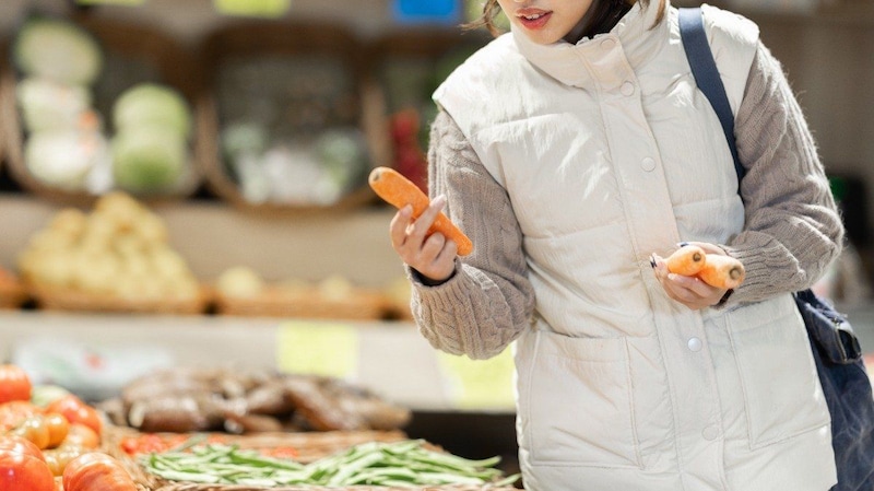 なぜ私たちは「選ぶこと」に疲れたのか…AI活用から百貨店離れまで広がる“選ばない消費”の正体