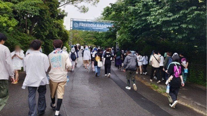 《3日間のフェスで5人と行為した女性の投稿も話題に》「ライブ一人はいいけどフェスは…」カップルに笑われても“ぼっち参戦”を続ける理由