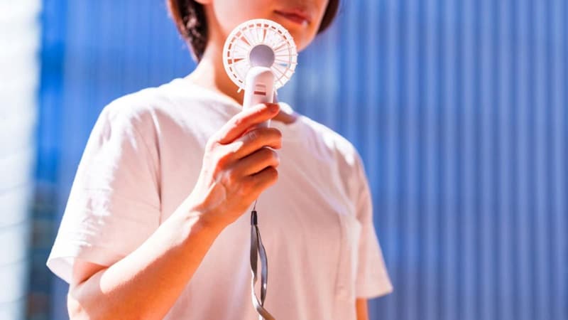 「暑さ対策をしないと死にます」 “逆効果”になり得るハンディファンの危険な使い方　子どもを危険にさらす“間違った暑さ対策”