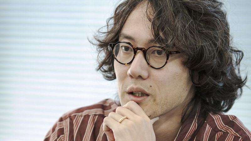 「破局はすでに起きてしまった」斎藤幸平が提唱する、気候崩壊と戦争の時代を生き延びるための“暗黒社会主義”とは