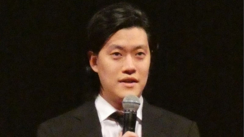 〈粗品が上島竜兵さんになった夜〉「オレ、ダチョウ倶楽部関係ないって!」熱湯芸まで猛練習…先輩芸人がイジり倒す「可愛げ」の正体