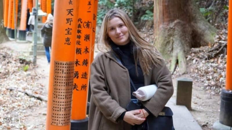 「なんて罰当たり！」「何がダメなの？」鳥居でハイキックしたドイツ人女性が炎上…“どこからがNGなのか”参拝マナーに神社庁の答えは