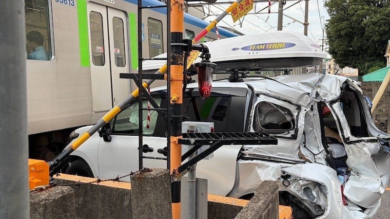 《埼玉踏切・殺人未遂》「あおり運転は本当にあったのか?」防犯カメラに残された“車間距離”と逮捕されたJAF職員の評判「実家の母の面倒をみて、近所の雪かきもしてくれる」
