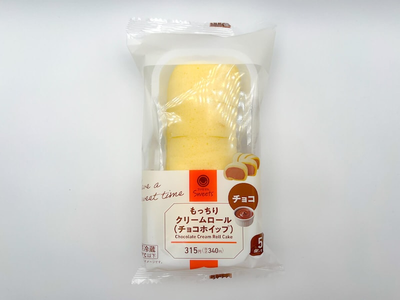 ファミリーマート「もっちりクリームロール（チョコホイップ）」が話題！