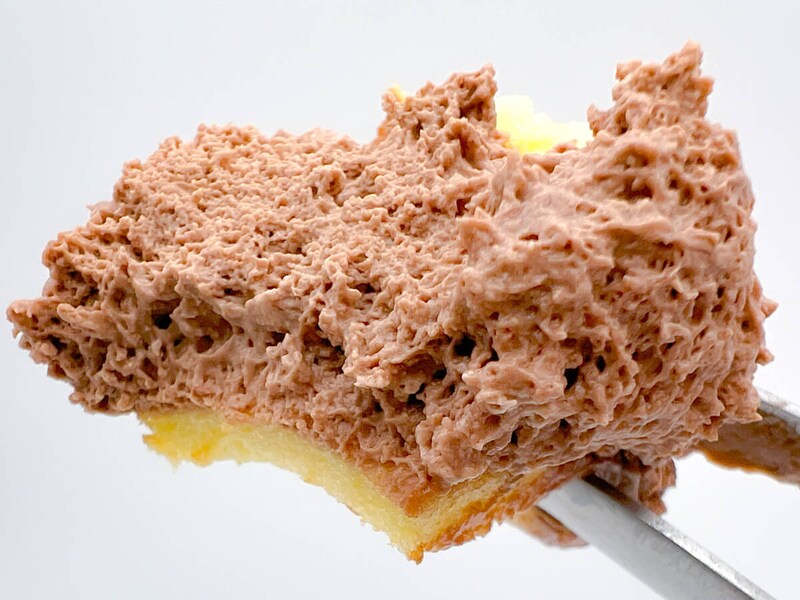 ファミリーマート「もっちりクリームロール（チョコホイップ）」が話題！