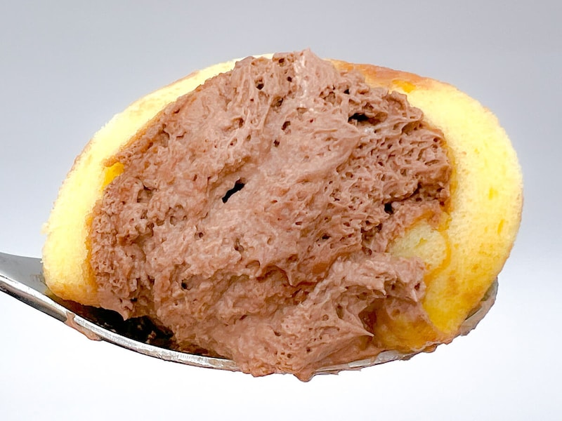 ファミリーマート「もっちりクリームロール（チョコホイップ）」が話題！