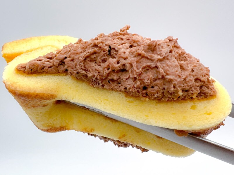 ファミリーマート「もっちりクリームロール（チョコホイップ）」が話題！