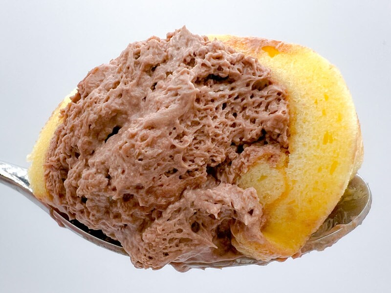 ファミリーマート「もっちりクリームロール（チョコホイップ）」が話題！