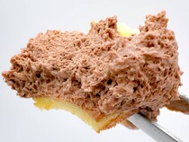 ファミマ、バカうま「最高」「うますぎ」「食感クセになる」もちもち生地と神クリームが大好評