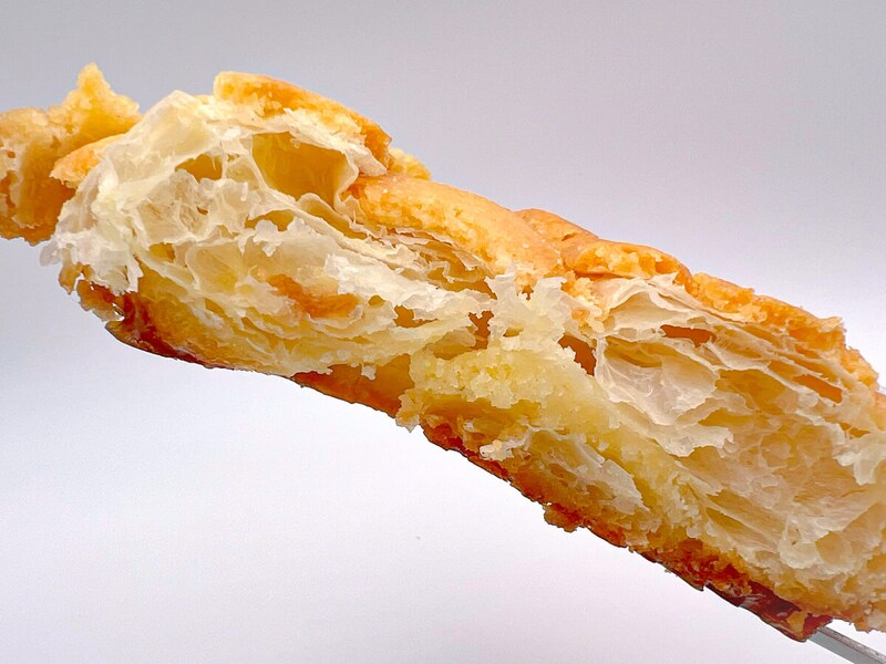 ファミマ「デニッシュメロンパン×クイニーアマン」が話題!