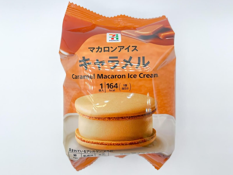 セブンイレブン「7プレミアム マカロンアイス キャラメル」
